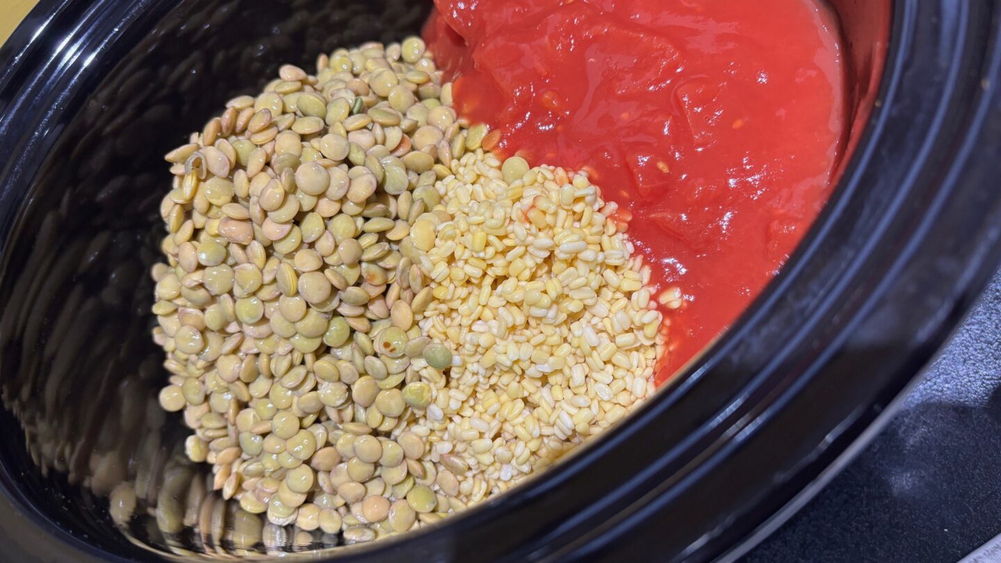 uncooked green lentils, yellow split peas & tinned tomatoes in a slow cooker